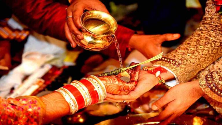 Can Scheduled Tribe Couple Take Divorce Under Hindu Marriage Act Law
