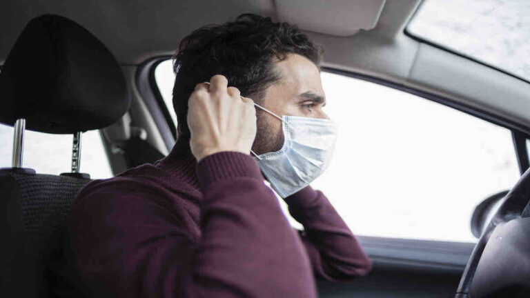 wearing mask in car alone travelling