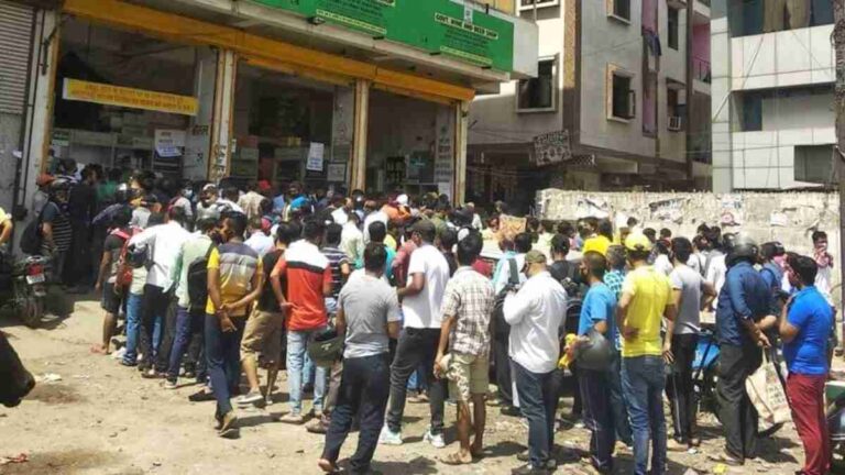 crowd-on-liquor-shop