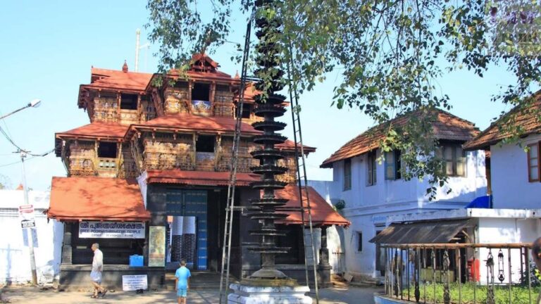 Sree Poornathrayeesa Temple