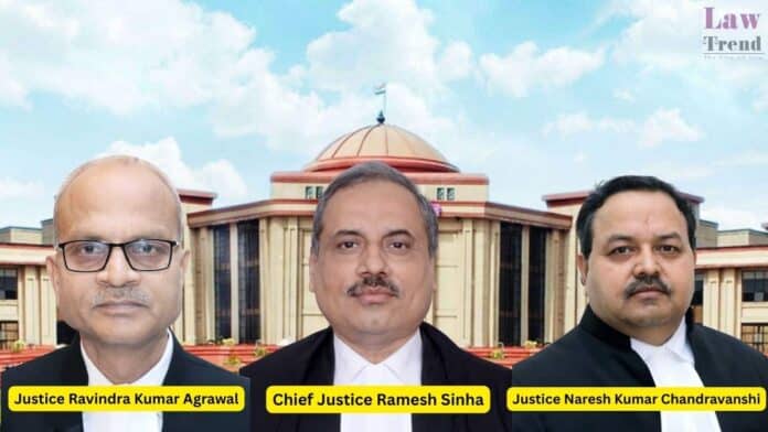 Chief Justice Ramesh Sinha, Justice Naresh Kumar Chandravanshi, and Justice Ravindra Kumar Agrawal