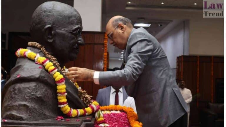 Allahabad High Court Lucknow Bench Celebrates Gandhi Jayanti; Justice Rajan Roy Pays Floral Tribute to Mahatma Gandhi