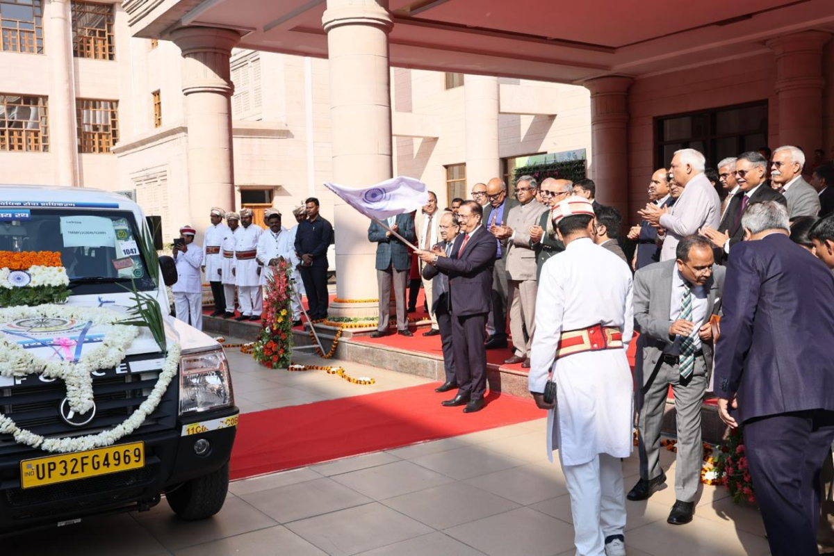 इलाहाबाद हाईकोर्ट लखनऊ खंडपीठ से 74 जनपदों के लिए ‘न्याय रथ’ रवाना, राज्य मध्यस्थता हेल्पलाइन का शुभारम्भ 5 image 4